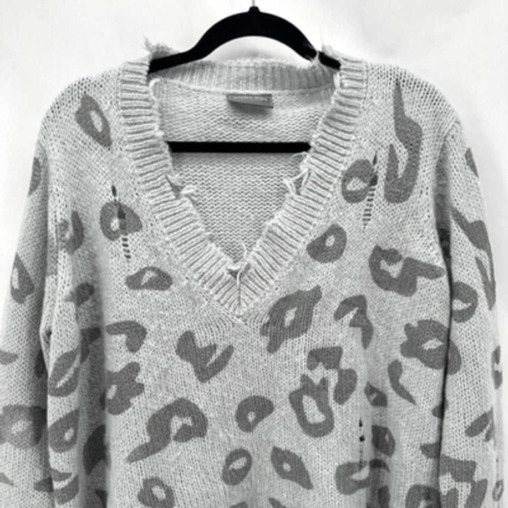 WOODEN SHIPS Distressed Leopard Print V-Neck Sweater Grey Size S/M Shabby Chic - Picture 3 of 10